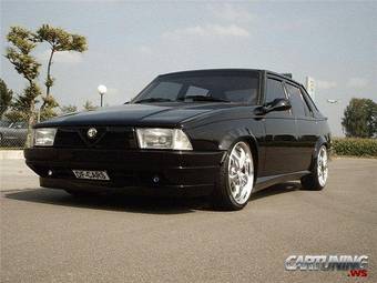 1989 Alfa Romeo 75 Photos