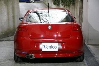 2005 Alfa Romeo GT Pictures