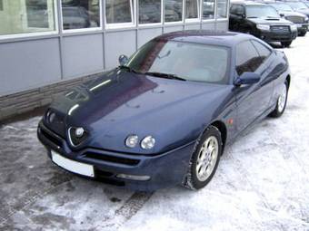 2001 Alfa Romeo GTV Photos