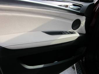 2011 BMW X6 Images
