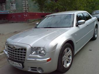 2004 Chrysler 300C Photos