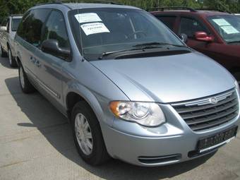 2005 Chrysler TOWN Country