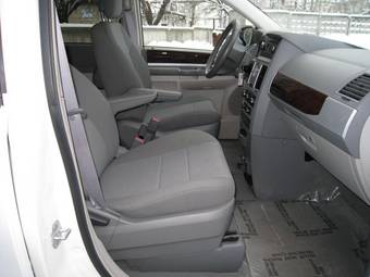 2010 Chrysler TOWN Country Images