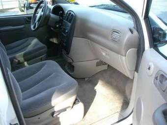 2003 Chrysler Voyager Pictures
