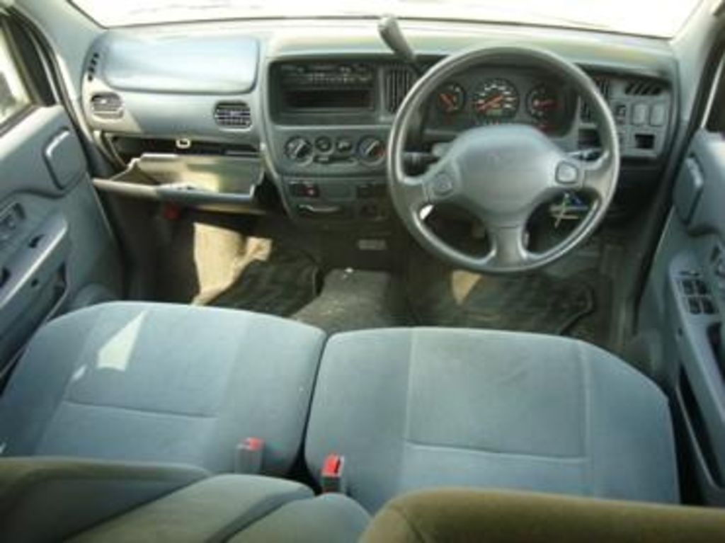 2003 Daihatsu ATRAI7