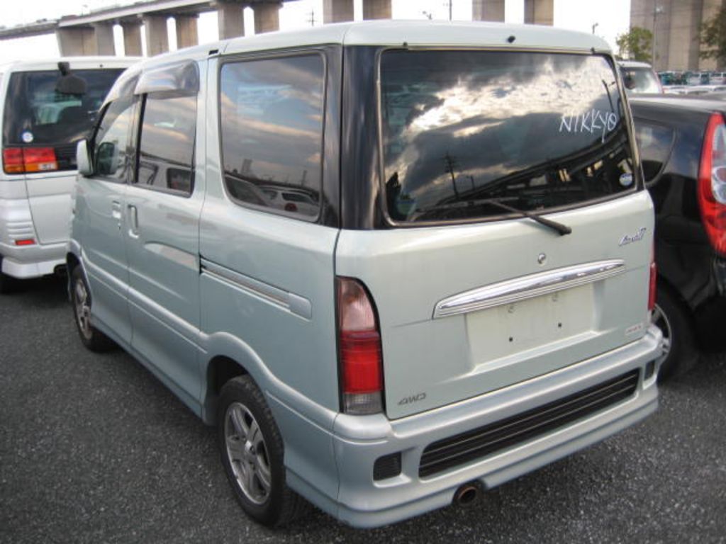 2004 Daihatsu ATRAI7