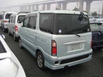 2004 Daihatsu ATRAI7 Photos