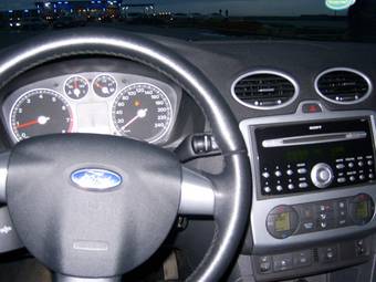 2005 Ford Focus Photos