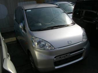2006 Honda Life Images