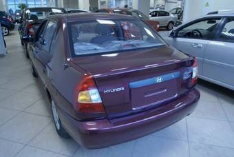 2010 Hyundai Accent Images