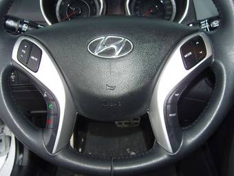 2011 Hyundai Avante Pics