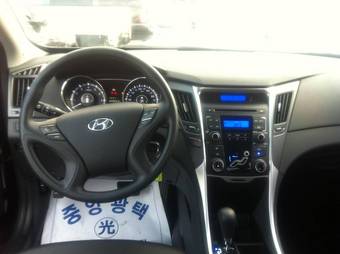 2011 Hyundai Sonata Pictures