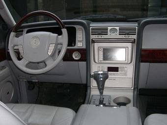 2004 Lincoln Navigator Pictures