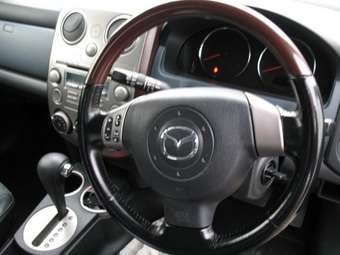 2004 Mazda Verisa Pictures