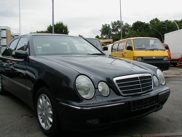 2000 Mercedes-Benz 2233