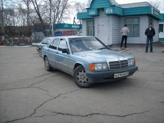 1988 Mercedes-Benz C-Class Pictures