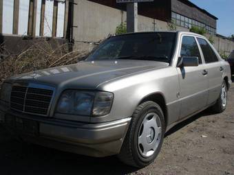 1992 Mercedes-Benz E-Class Pictures