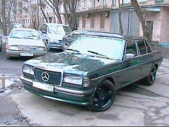 1981 Mercedes-Benz E230