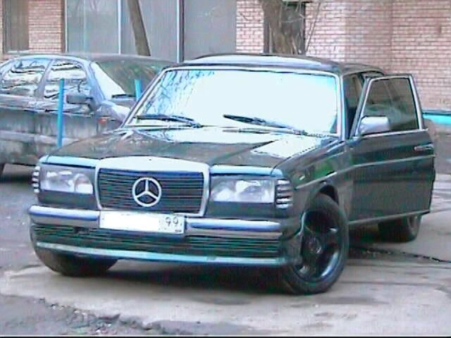 1981 Mercedes-Benz E230