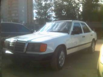1985 Mercedes-Benz E230