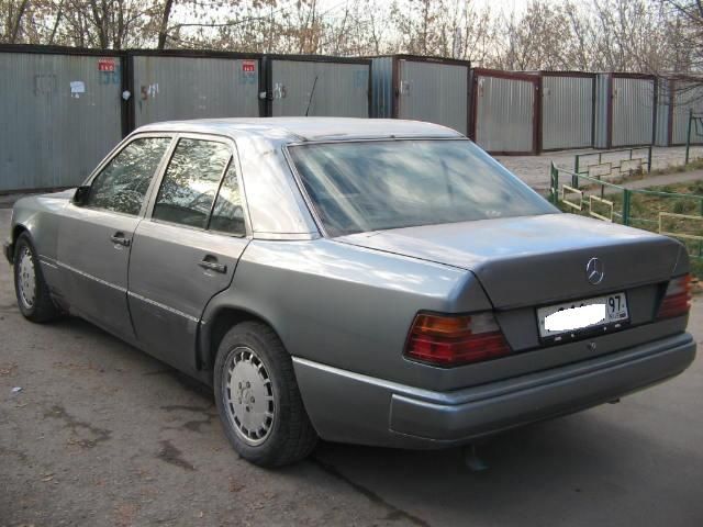 1988 Mercedes-Benz E230