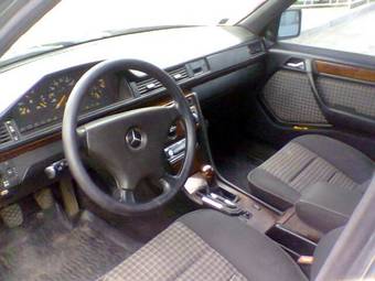 1991 Mercedes-Benz E230