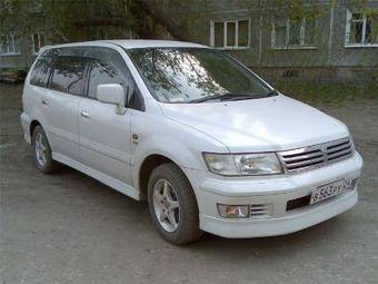 1999 Mitsubishi Chariot Images