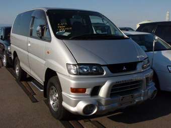 2004 Mitsubishi Delica Pictures