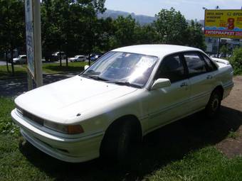 1990 Mitsubishi Eterna Sava Photos