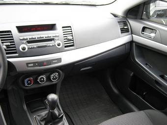 2011 Mitsubishi Lancer X Pics