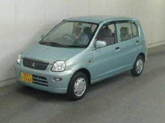 2001 Mitsubishi Minica Photos