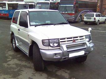 1998 Mitsubishi Pajero Pictures