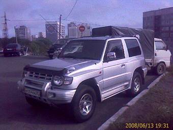 1998 Mitsubishi Pajero Images
