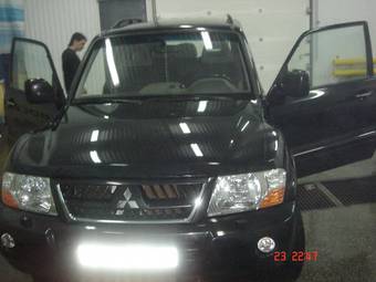 2006 Mitsubishi Pajero Images