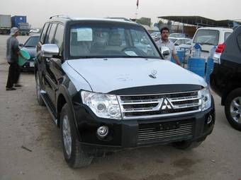 2009 Mitsubishi Pajero Photos