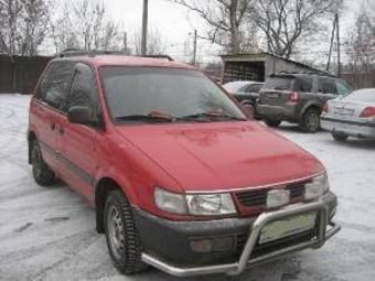 1996 Mitsubishi Space Runner Pictures