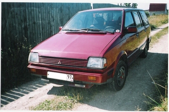 1989 Mitsubishi Space Wagon