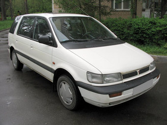 1992 Mitsubishi Space Wagon Pictures