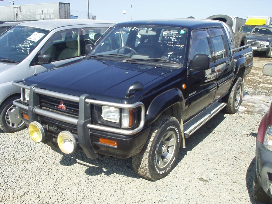 1994 Mitsubishi Strada Images