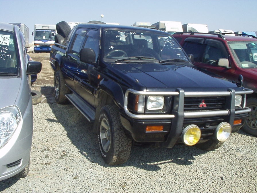 1994 Mitsubishi Strada Pictures