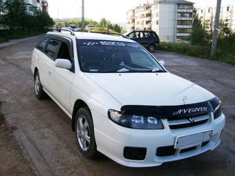 2002 Nissan Avenir Photos