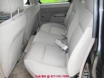 2004 Nissan Frontier Pictures