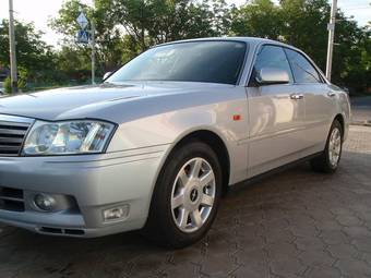 2000 Nissan Gloria Photos