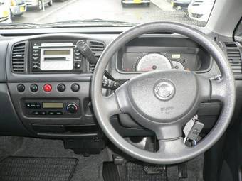 2004 Nissan Moco Pictures