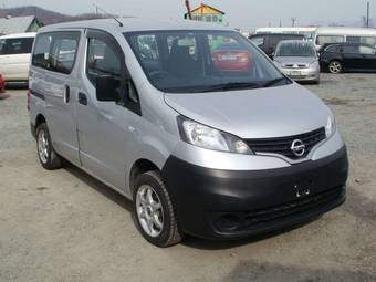 2010 Nissan NV200 Pictures