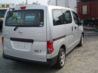 2010 Nissan NV200 Pictures