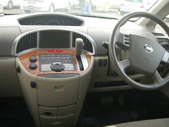 2004 Nissan Presage Pictures