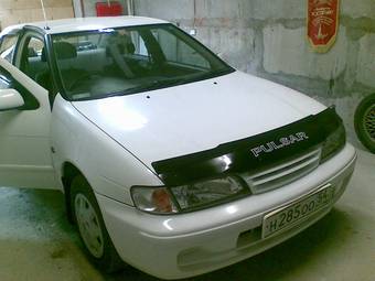 1999 Nissan Pulsar Pictures