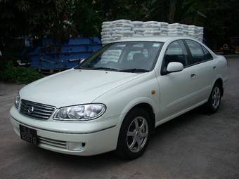 2005 Nissan Sunny Pictures