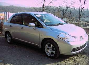 2005 Nissan Tiida Latio Photos